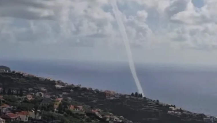 Tromba de água forma-se na ilha da Madeira