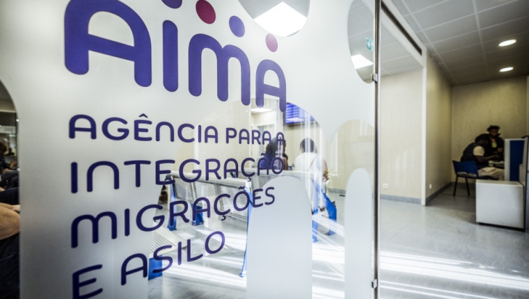 AIMA impõe novas regras: estudantes estrangeiros que trabalham obrigados a mudar canal de residência