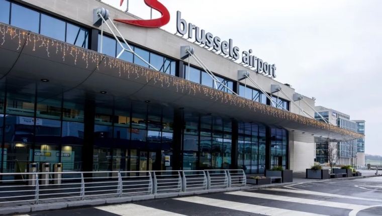 Falha nas portas eletrónicas causa filas de duas horas em aeroporto de Bruxelas