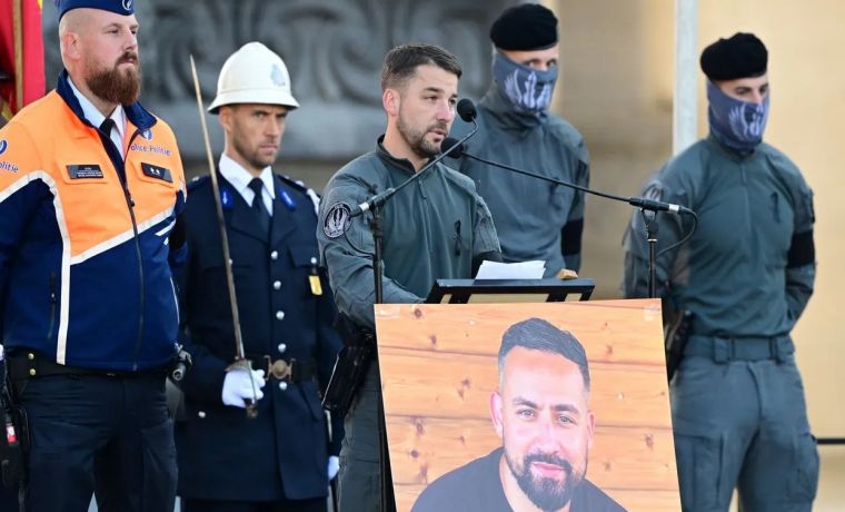 Bruxelas homenageia inspetor da polícia assassinado em serviço